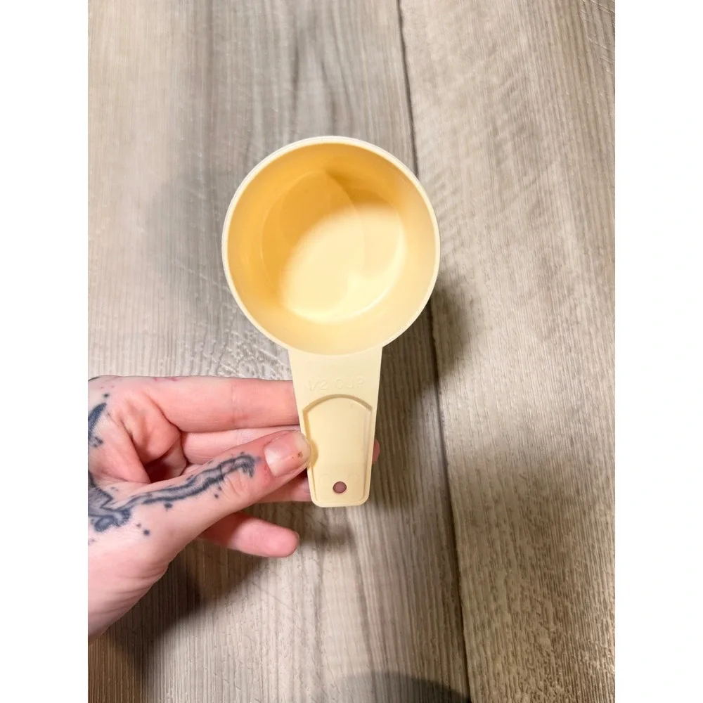 Tupperware Vintage Harvest Gold Measuring Cup Set 6 Piece Nesting Retro 1970s